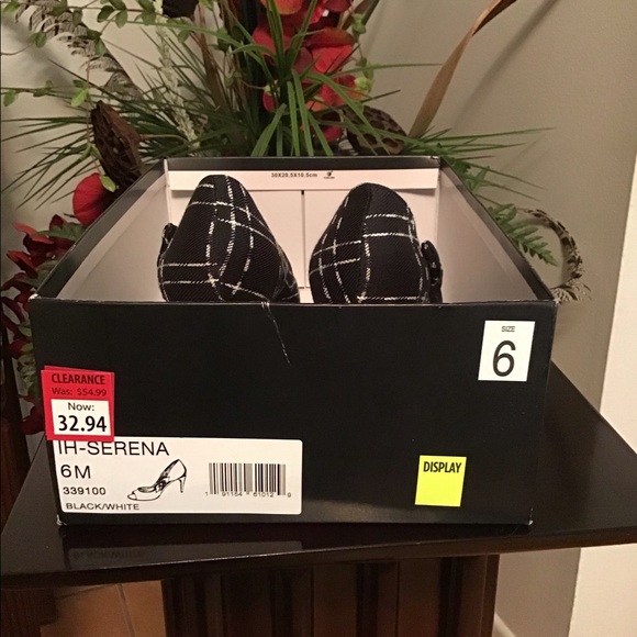 Isaac Mizrahi - Black & White Patterned Pumps - Picture 6 of 7